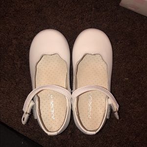 Toddler girls shoes.